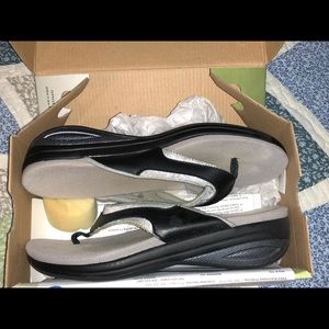 Grasshoppers Metallic Sandals Get Fit WIDE Comfort